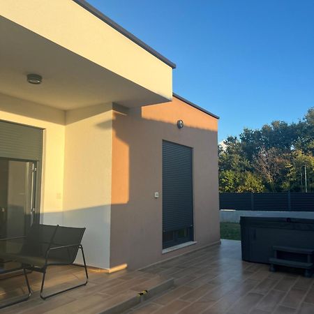 Modern Home Ula Brtonigla Exterior photo