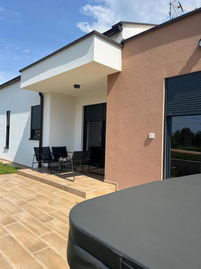 Modern Home Ula Brtonigla Exterior photo